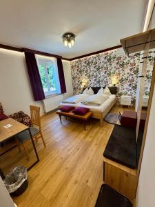 a bedroom with a bed and a living room at Ferien beim Treiber in Bad Tatzmannsdorf +59 photos