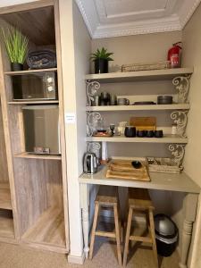 a kitchen with a table and stools in a room at Zwartmodder Clarens in Clarens