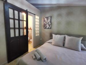 a bedroom with a bed with two towels on it at B&B Il Merlino in Chiaserna