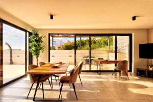 a dining room with a table and chairs at Luxurious Sea-View 2BR Apartment with Private Pool-Villa Quadris-Crikvenica in Crikvenica