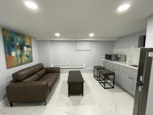 a living room with a couch and a kitchen at Lg2NY in Westerleigh