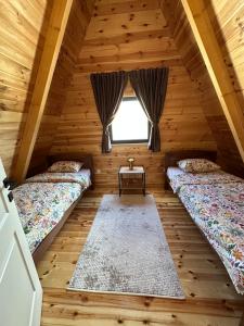 two beds in the attic of a log cabin at Durmitor Panorama in Žabljak
