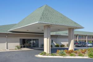 Gallery image of Super 8 by Wyndham Dunn in Dunn
