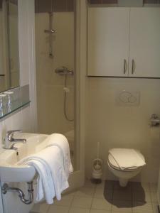 A bathroom at Kolping Campus Krems