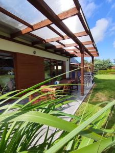 a patio with a pergola on a house at Domki Sielankowo in Odargowo