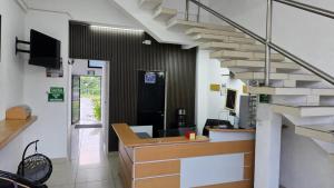 an office with a staircase in a building at Hotel Siesta Escamela in Ixtaczoquitlán +8 photos