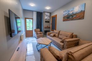 a living room with a couch and a table at Demirkapı Otel in Uzungöl