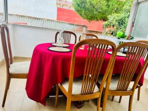 a table with a red table cloth on top of it at Fórmula 1 aeropuerto in Madrid +1 photo