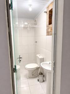 a bathroom with a toilet and a sink at Studio completo em Diamantina-MG in Diamantina