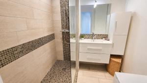 a bathroom with a shower and a sink at Les Baux 1 in Sanary-sur-Mer