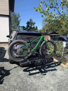 a bike parked on the back of a car at La Spacieuse Riverstone CITQ3O1849 in Saint Pierre de Broughton