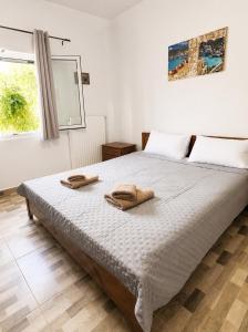 a bedroom with a bed with two towels on it at Mani Spot Manani in Pyrgos Dirou
