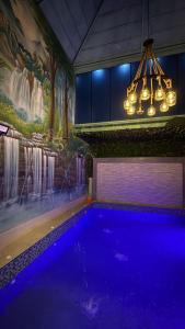 Swimmingpoolen hos eller tæt på شاليه صبيا