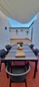 a table and chairs in a room with a table at Ca Muns Pares in Ginestar