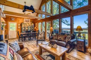 a living room with a couch and a table at Spectacular Mountain View - Cloud 9 - HotTub-PETS OK in Cleveland