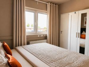 a bedroom with a bed and a window at BASE stay Erlangen in Erlangen +29 photos