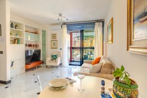 a living room with a couch and a table at APPARTAMENTO SUL MARE KATE in Genoa
