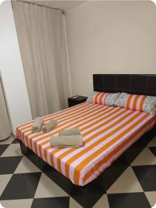 a bedroom with a bed with two towels on it at Piso Delfin Playa in Moncófar +8 photos