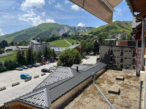a view from the roof of a building with a parking lot at Appartement pied ESF in La Toussuire