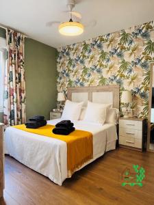 a bedroom with a large bed with a yellow blanket at Bilbao La Vieja Arena WIFI in Bilbao