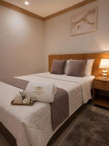 a bedroom with a large bed with white sheets at Hotel Diromani in Hernandarias