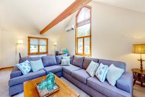 a living room with a blue couch and a table at Dog-friendly beach house with WiFi, private washer/dryer, deck, beautiful views in Bristol