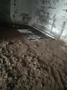 a room with a dirty floor and a wall at Snal Spare Hotel in Ho Chi Minh City