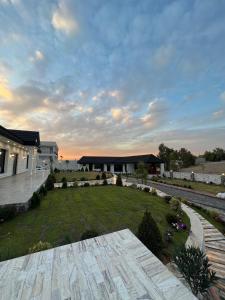 a backyard with a lawn and a house at Hemin's Greenery Villa in Erbil