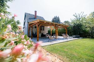 a gazebo with chairs in a yard at Fövenyes Hideaway in Balatonudvari