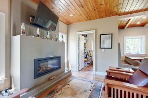 a living room with a fireplace and a tv at Dog-friendly home with high-speed WiFi, washer/dryer, & private dock in Cundys Harbor