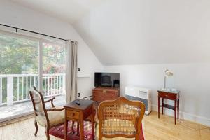 a living room with a table and chairs and a balcony at Elegant Historic Home with Refined Interiors and Private Outdoor Spaces in Camden +17 photos