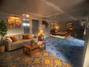 a living room with a couch and a bed at HOTEL FOOD POINT & Restaurant in Pahalgām