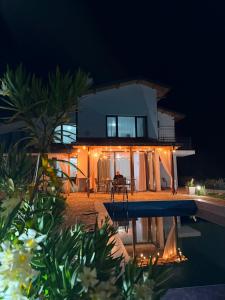 a house with a swimming pool at night at Guest house Villa Orlovo in Orlovo