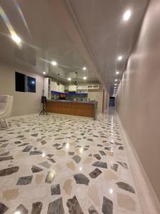 a hallway with a tile floor in a building at Casa con 3 habitaciones in Barranquilla
