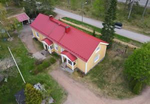 an overhead view of a house with a red roof at Onnela in Saarijärvi +3 photos