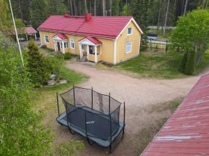 an aerial view of a small yellow house with a red roof at Onnela in Saarijärvi