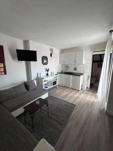 a living room with a couch and a kitchen at Casa del Mare in Vodice