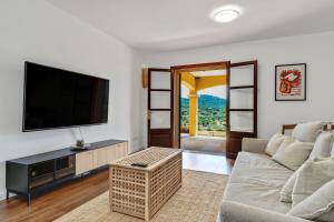 a living room with a tv and a couch at Ca'n Cristofal in Felanitx