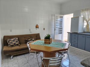 a living room with a table and a couch at Casa Lyrata in Tatuí