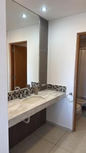 a bathroom with a sink and a mirror at Monoambiente in Venado Tuerto