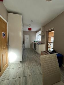 a living room with a table and a kitchen at The Nook in Bedford +51 photos