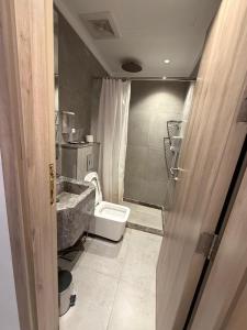 a bathroom with a toilet and a sink and a shower at فندق اليسر الفضي ام القري in Mecca +46 photos