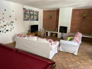 a living room with two couches and a pool table at Tapada Poço das Canas in Redondo