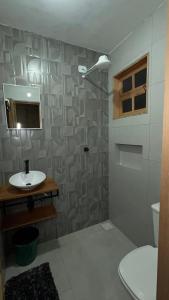 a bathroom with a sink and a toilet at Morada do Sol Petar in Iporanga