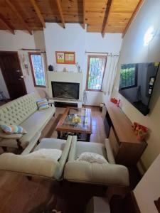 a living room with a couch and a fireplace at Ñande Roga in Mar de las Pampas