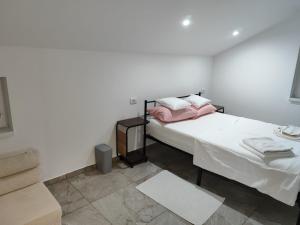 Gallery image of Zorica Guest Rooms in Jakovo