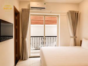 a bedroom with a bed and a window at Aurora Hotel Măng Đen in Kon Von Kla +56 photos