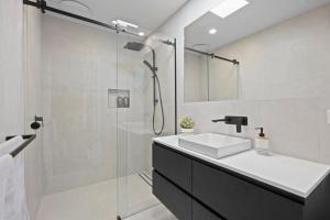 a white bathroom with a sink and a shower at Links Golf Retreat in Mansfield +12 photos