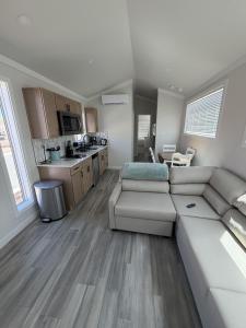 a living room with a couch and a kitchen at Roam America Horseshoe Bend in Page