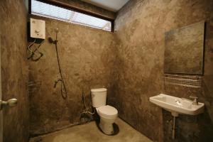a bathroom with a toilet and a sink at Barn Sampran Resort บ้านสามพรานรีสอร์ท in Nakhon Pathom +31 photos